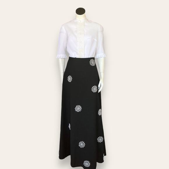 Elegant Winter Heavy Weight Maxi Cotton Wrap Skirt, w/ Floral Beadwork M/ L - Picture 7 of 7